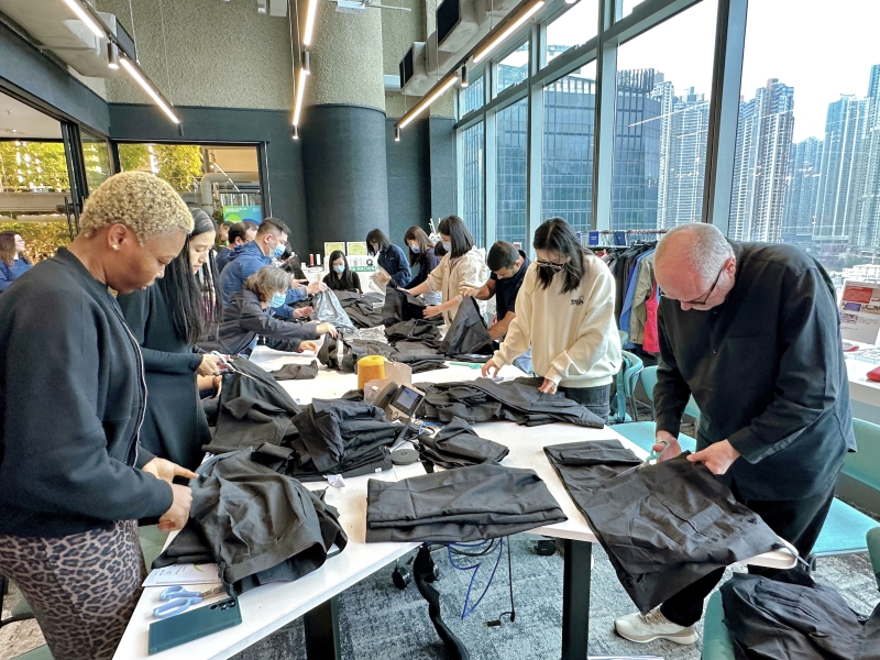 he experience commenced with an introduction to Open Lab and a comprehensive facility tour, providing participants with valuable insights into the entire textile production lifecycle—from garment pre-production to post-production processing.
