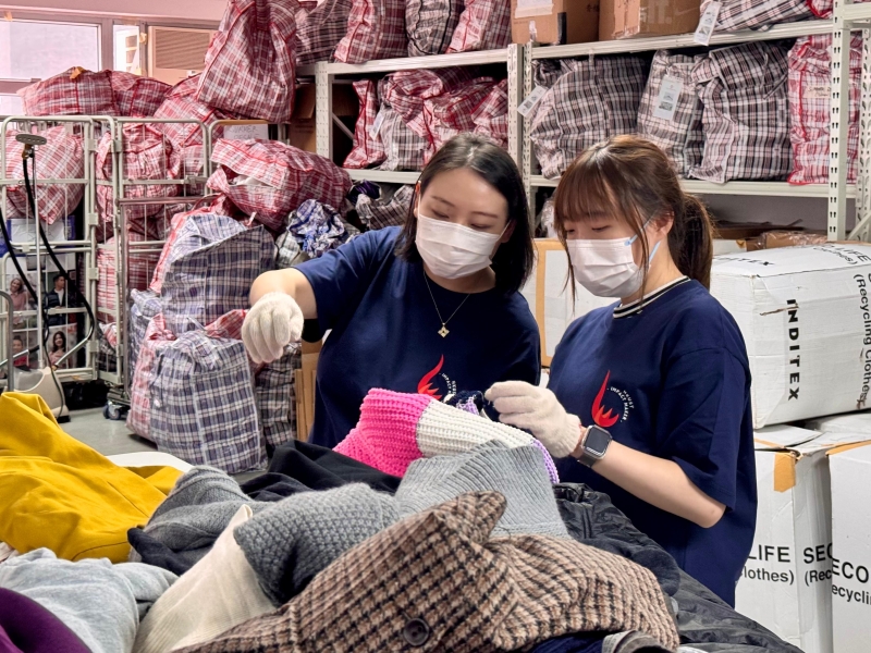20 HKUST staff members came together for a purposeful volunteering experience at Redress, a local charity committed to reducing the environmental impact of fashion.