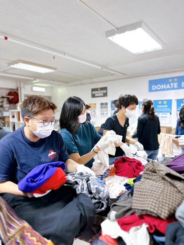 Our volunteers sorted through 735 kg of unwanted clothing in just one afternoon for reuse, resale, recycling, and downcycling