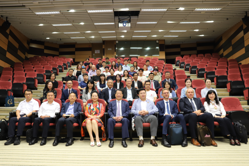 HKUST's Living Lab team co-hosted a dynamic seminar about building-integrated photovoltaic (BIPV) technology by Prof. Peng Shou, Prof. Yang Hongxing, and Prof. Xiang Changying on 9 September 2025.