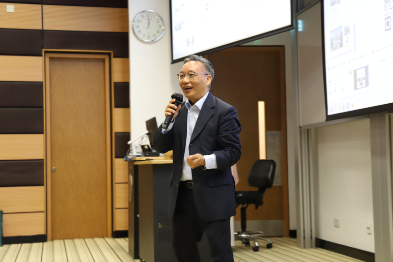 Prof. Kenneth Leung, Director of HKUST's Sustainability/Net-Zero Office, makes the welcome remarks to the BIPV seminar