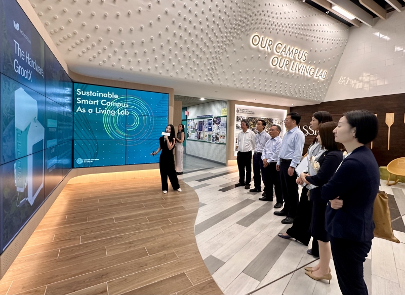 The Ministry of Ecology and Environment delegation hearing from a HKUST student's journey as a founder of a NatureTech start-up