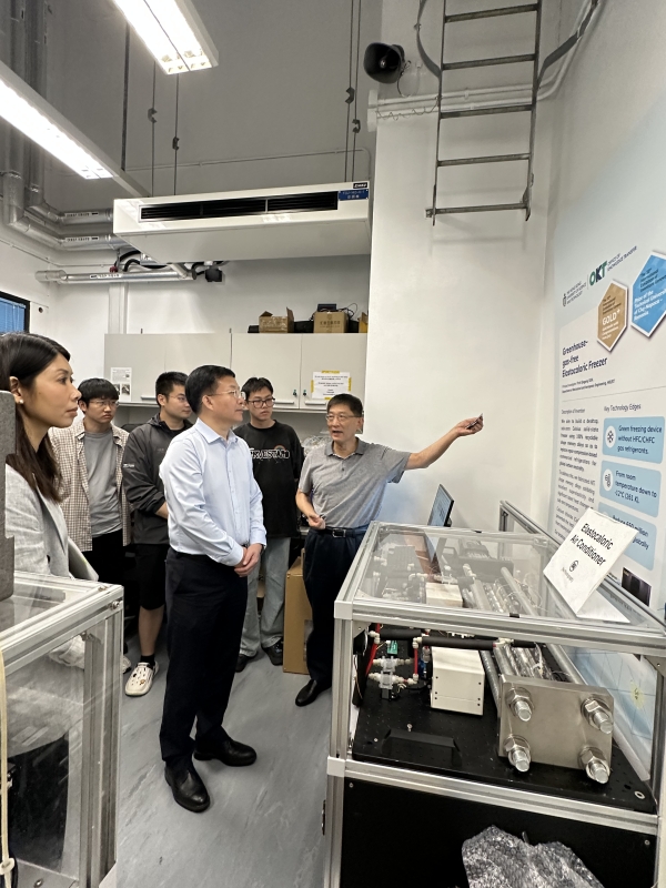 The Ministry of Ecology and Environment delegation learning about the elastocaloric cooling device that offers a promising solution to combat climate change and accelerate low-carbon transformation
