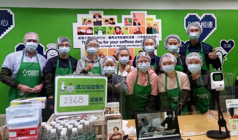 The Sustainability/Net-Zero Office team helped at the central kitchen in Chai Wan to prepare meal boxes packing.