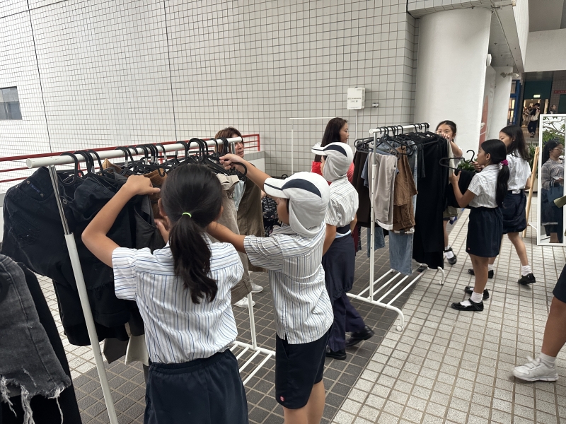 The university has invited the Clearwater Bay School students to visit the clothing swap event