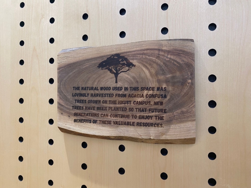 The plaque pays tribute to the origin of the wood which originates from the much-loved mature Acacia confusa tree grove from the site of the new Martin Ka Shing Lee Innovation Building.
