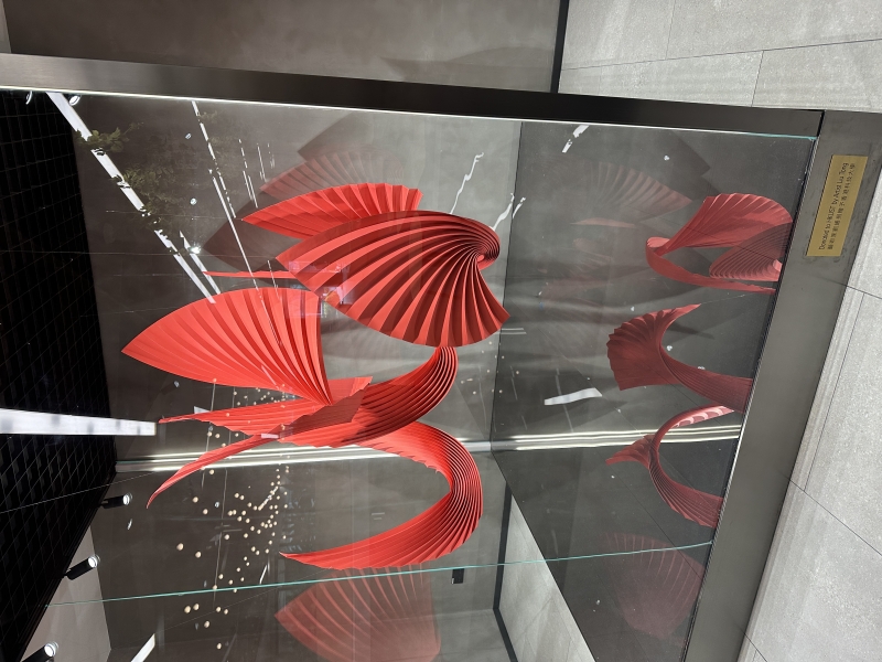 HKUST sundial “Red Bird” origami artwork by acclaimed origami artist and HKUST(GZ)’s Prof. Liu Tong
