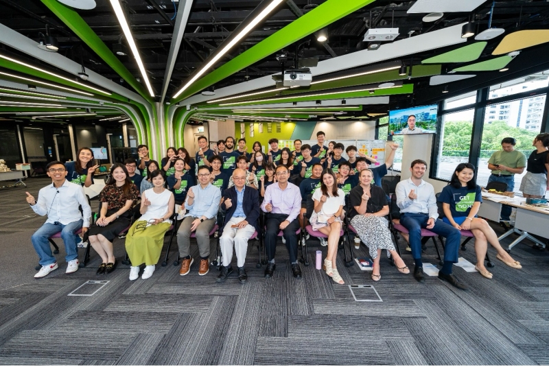 Participants, judge panelists and HKUST executive representatives at the Awarding Ceremony.