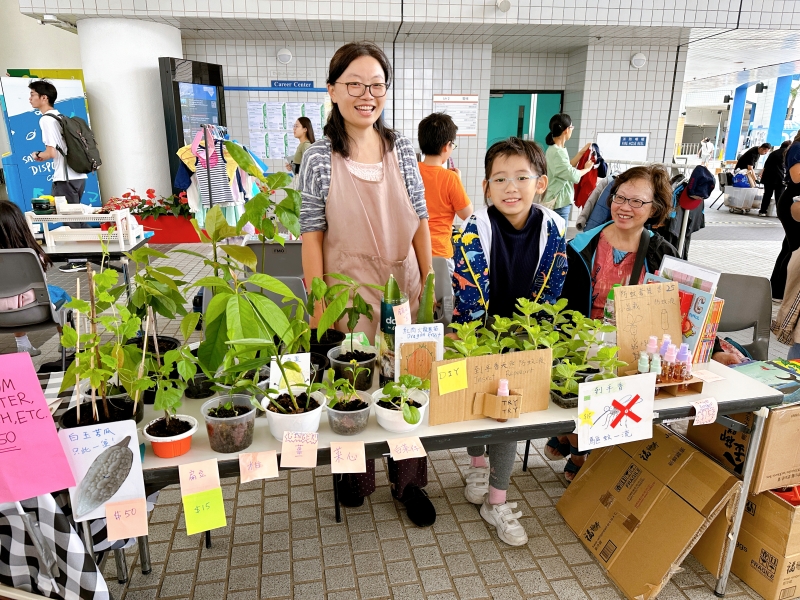 HKUST Garage Sale brought together 150 tables of non-profits, green product vendors, students, staff, residents and families for this annual community celebration.