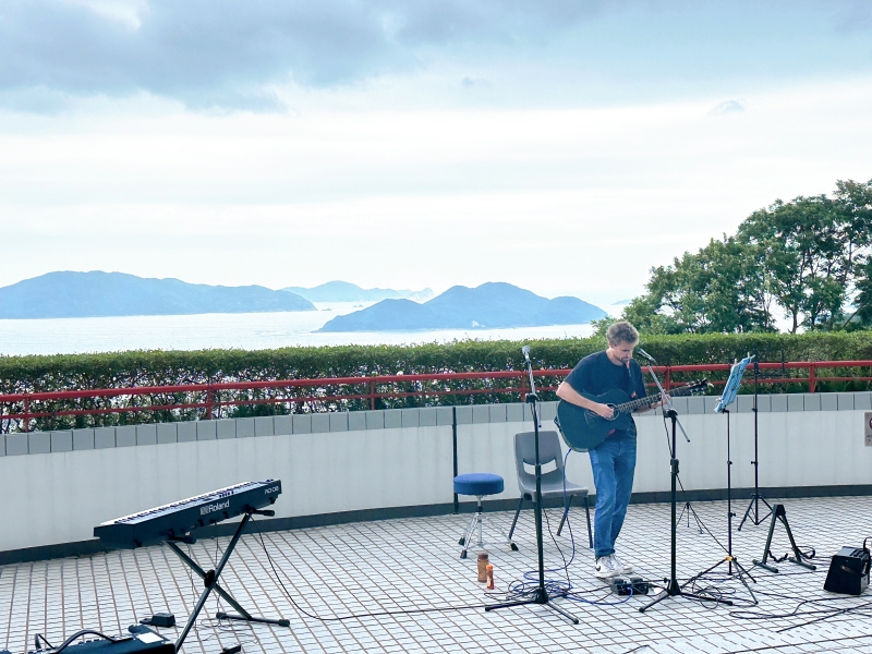 Busking performance by Giorgio