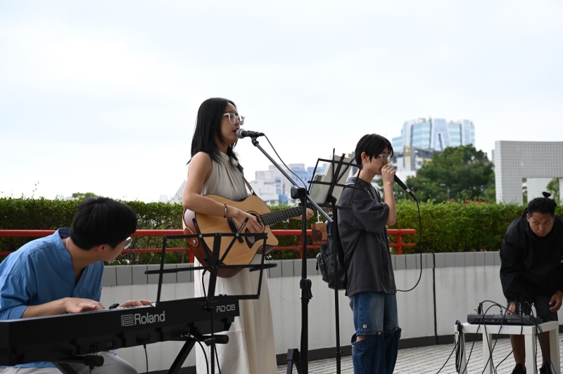 Busking performance by Doreen